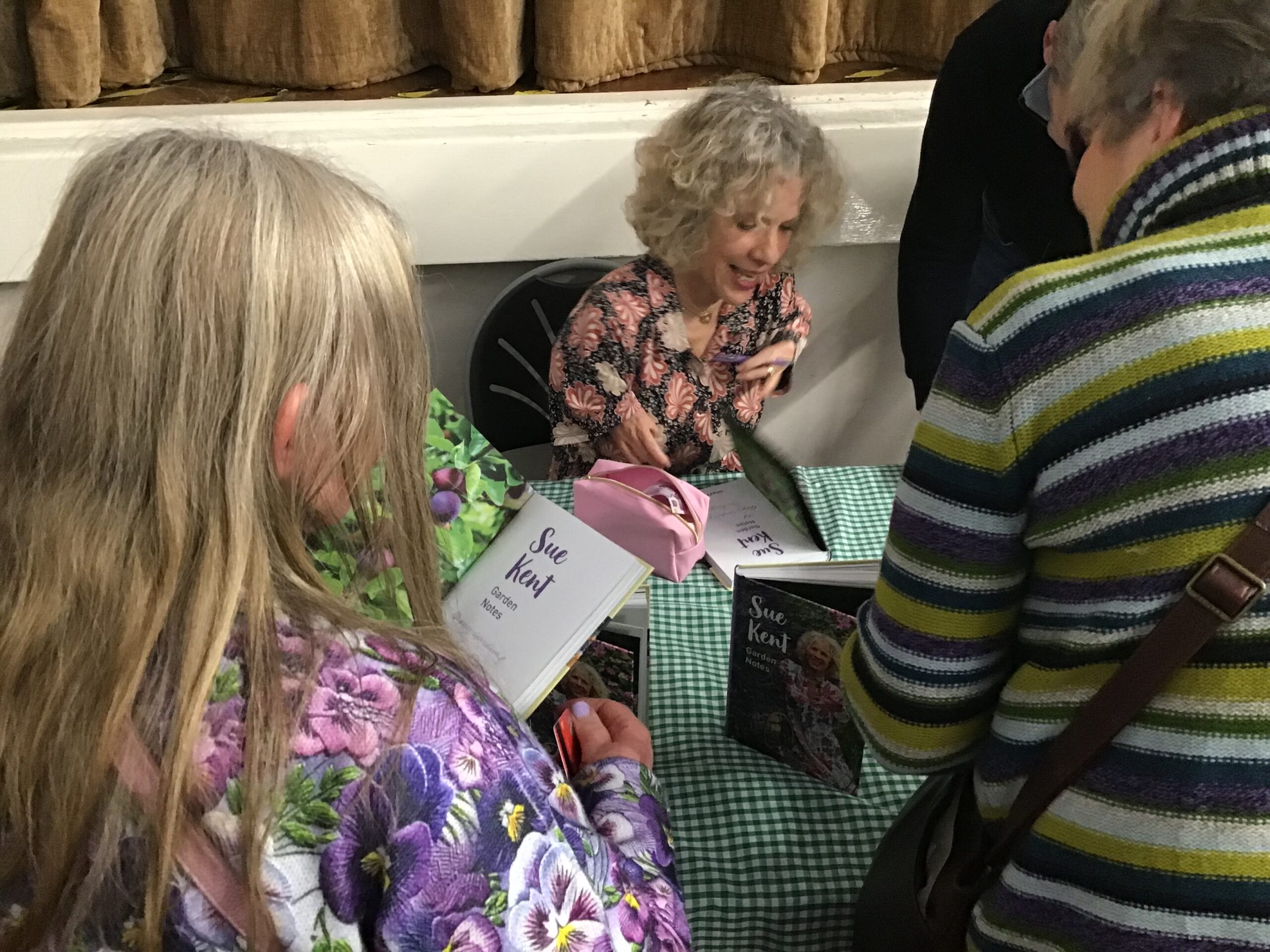 Full house for Sue Kent Verwood talk